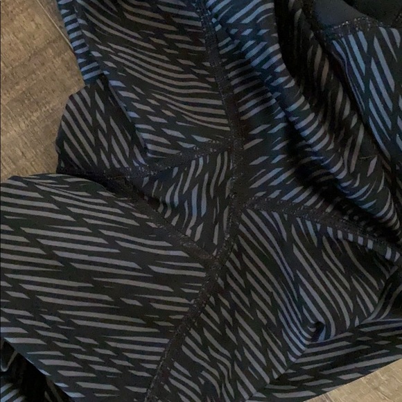 Striped Under Armour compression leggings - Picture 4 of 5